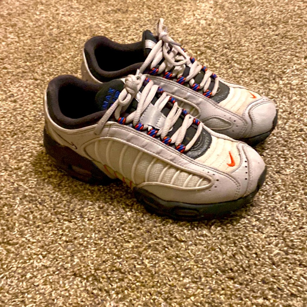 Gray blue and orange Nike air max boys. Size 6y for 90$